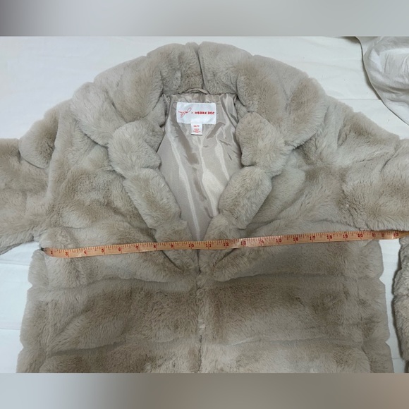 Jillian Harris x JoeFresh fur coat - Picture 6 of 9